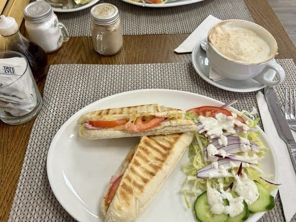 Holly Molly Cafe photo 3
