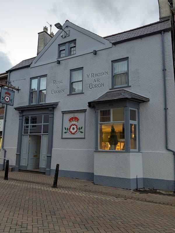 ROSE & CROWN photo 1