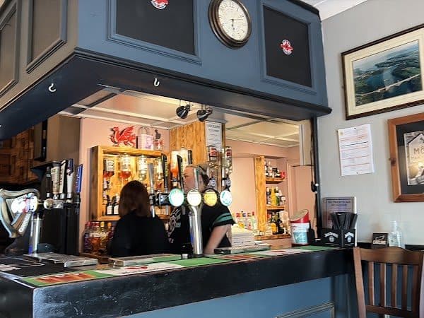 ROSE & CROWN photo 2