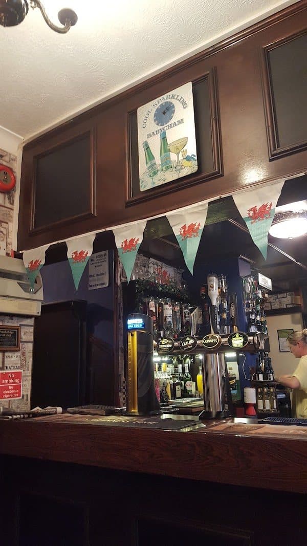 ROSE & CROWN photo 3