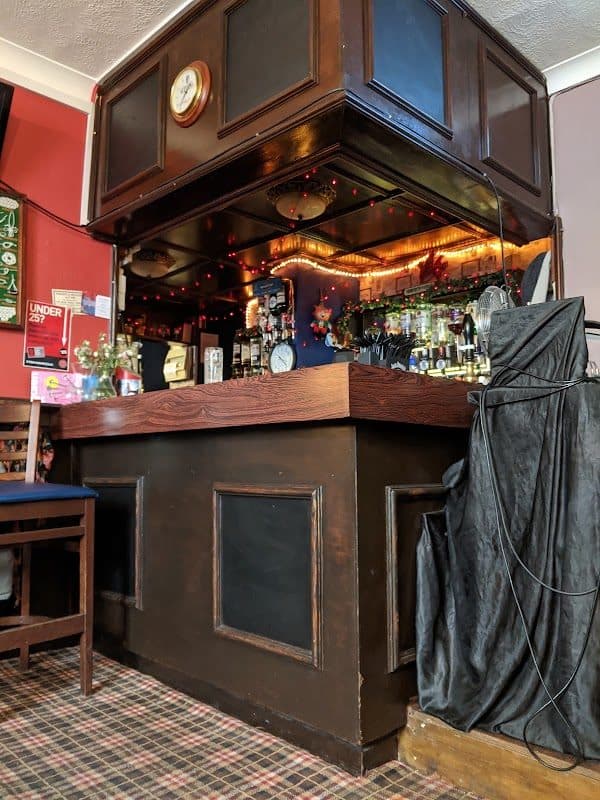ROSE & CROWN photo 4