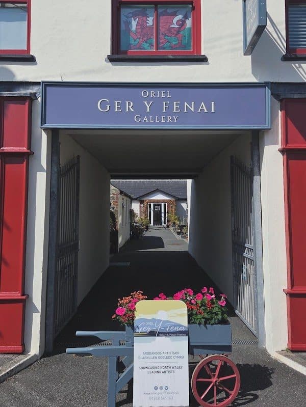 Oriel Ger Y Fenai Gallery