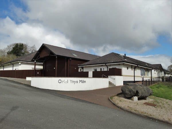 Oriel Môn photo 1