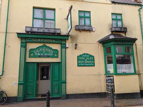 ROSE & CROWN